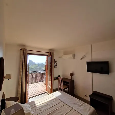 T2 Vue & Montagne Porto (Corsica)